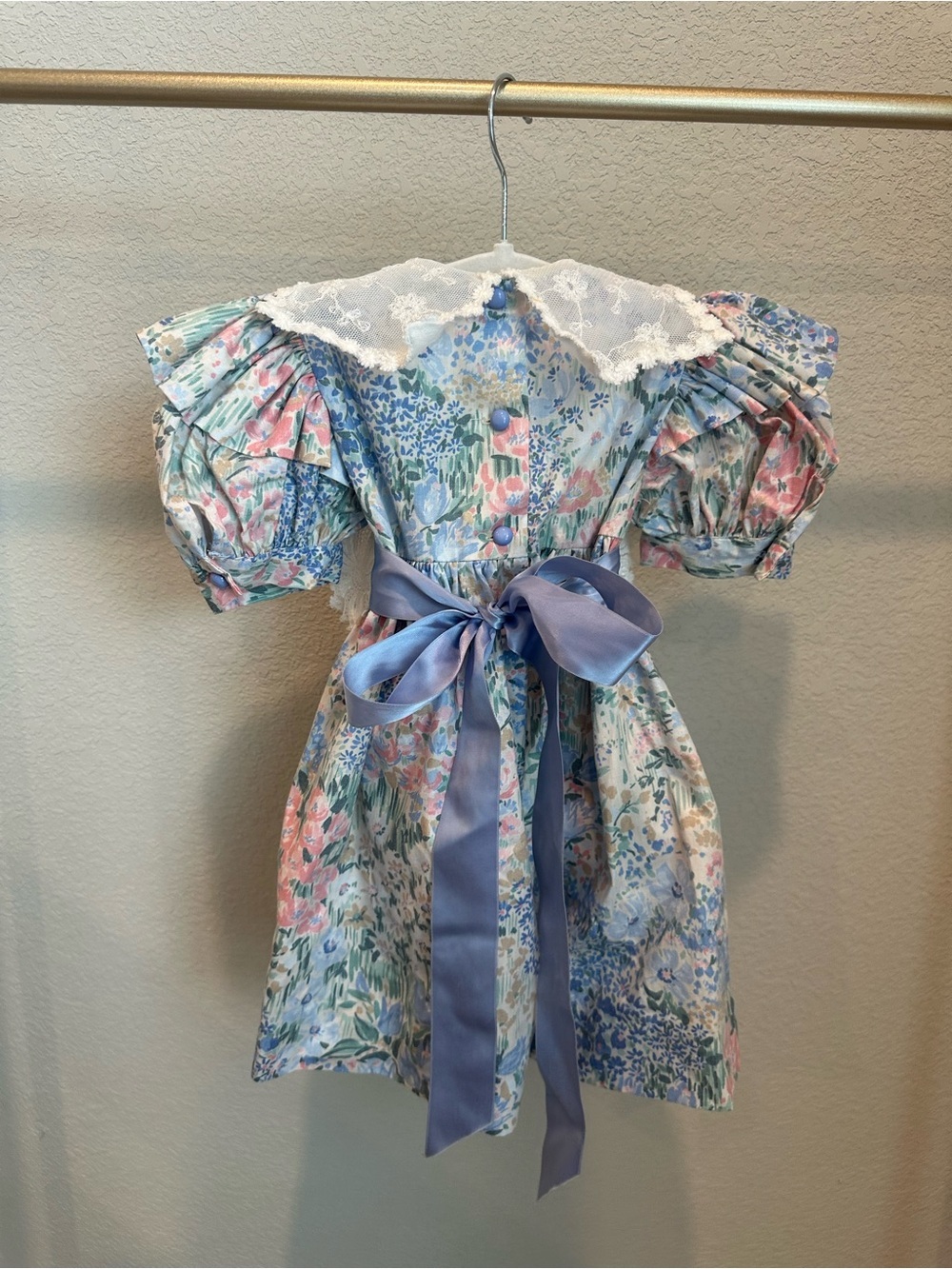 Vintage Cottagecore Puff-Sleeve Dress with Lace Bib - Pastel - Picture 5 of 5